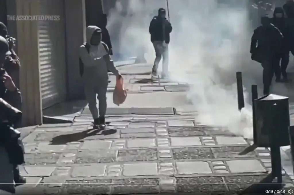 Enfrentamiento de manifestantes con la policía