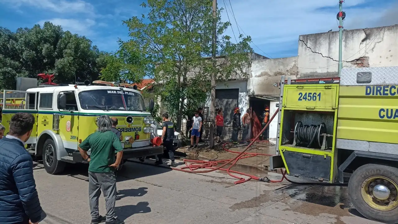 La propiedad incendiada está ubicada en Bahía Blanca al 1400.