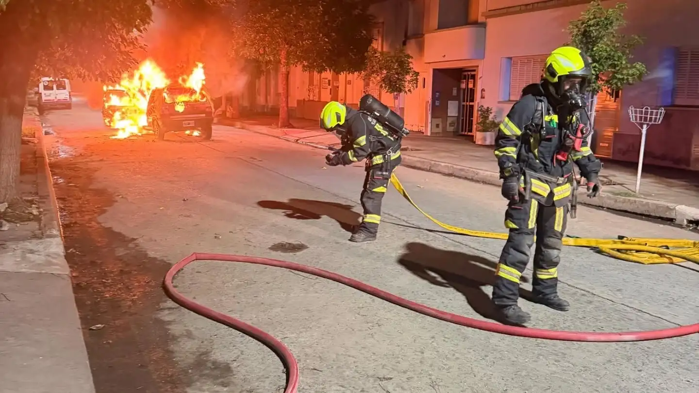 El primer incendio del día ocurrió a las 3 de la madrugada.