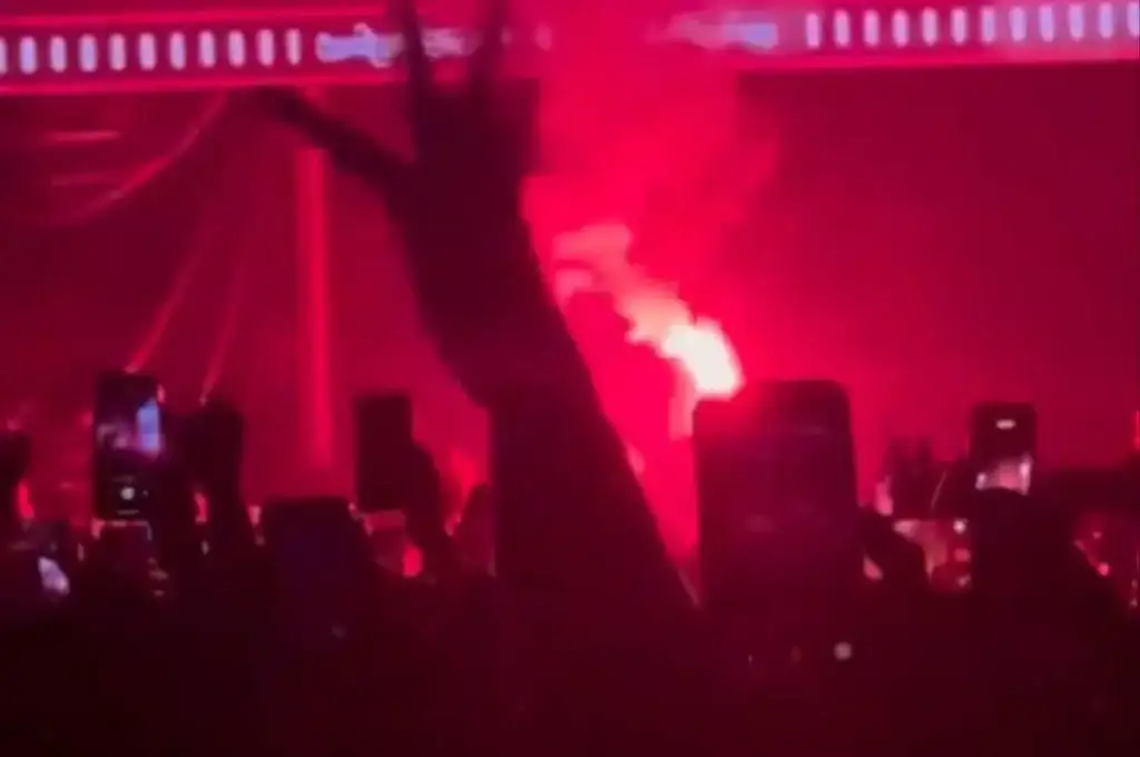 Vicentico detuvo su show por una bengala