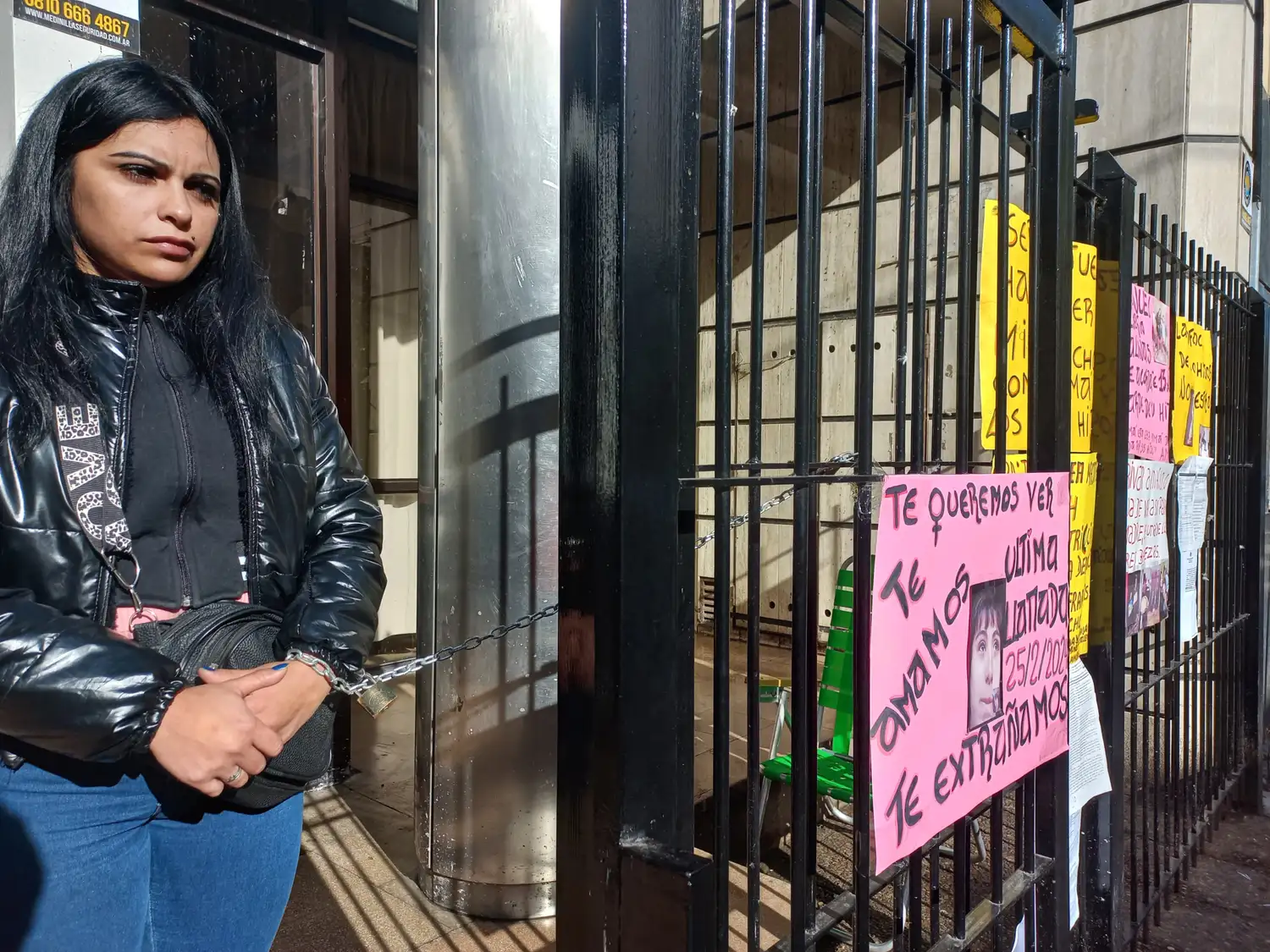 Hace cinco meses que no puede ver a su hija tras una denuncia presentada por el padre de la menor.