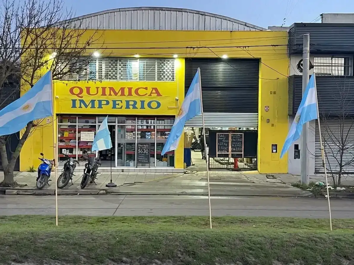 El crimen del joven ocurrió frente al local de Champagnat.