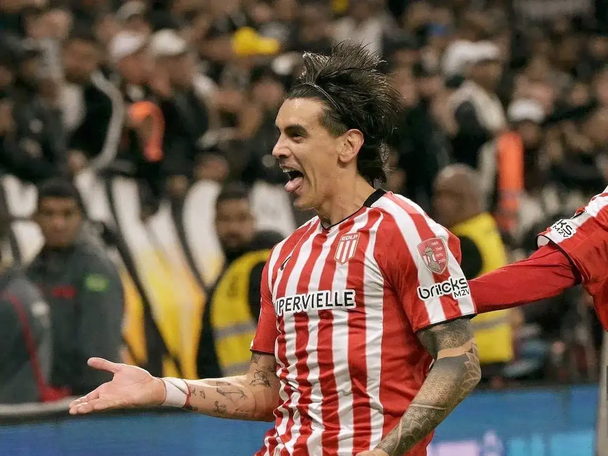 Estudiantes ganó en Brasil y está en semis