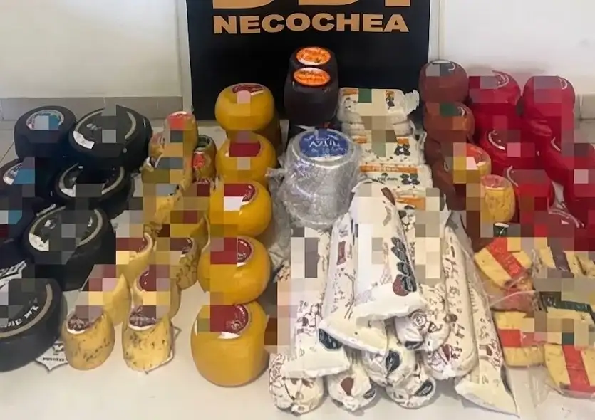 Parte de la mercadería incautada por la DDI de Necochea.