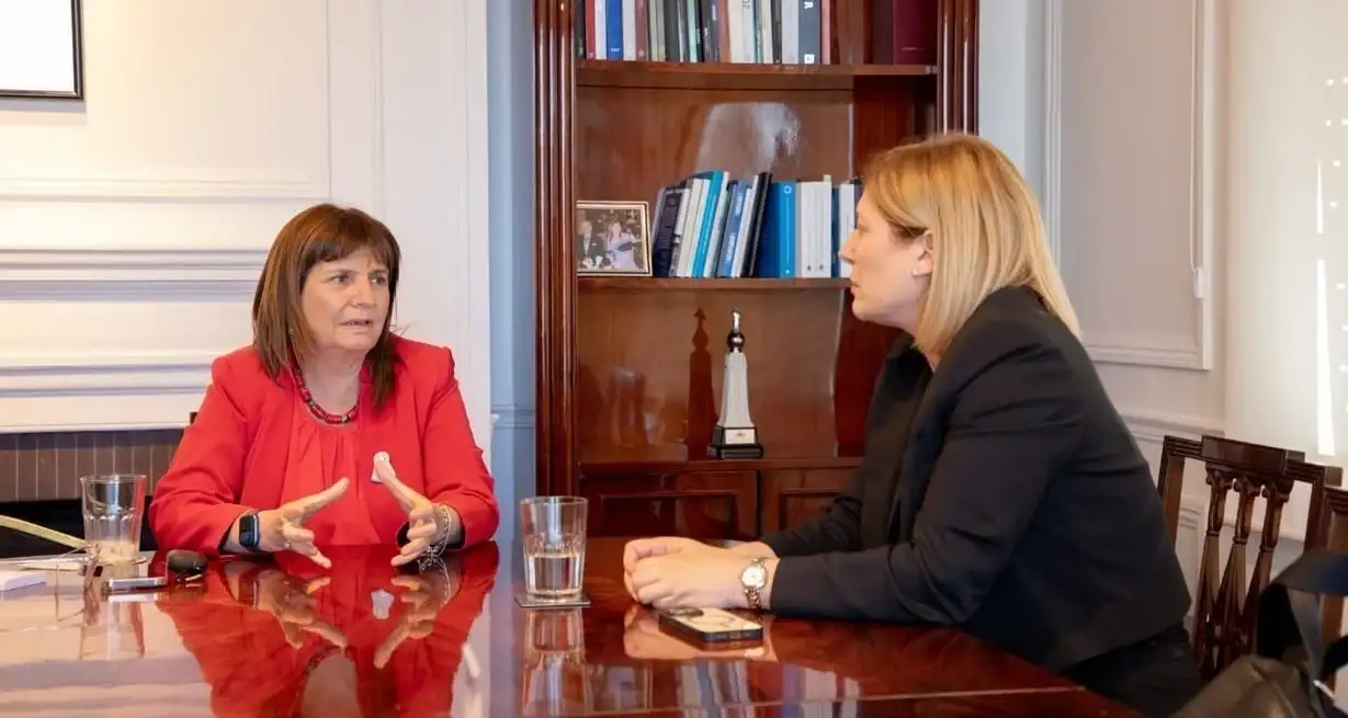 Scaglia llevó a Bullrich las leyes sobre seguridad a Bullrich. Crédito: @GiScaglia