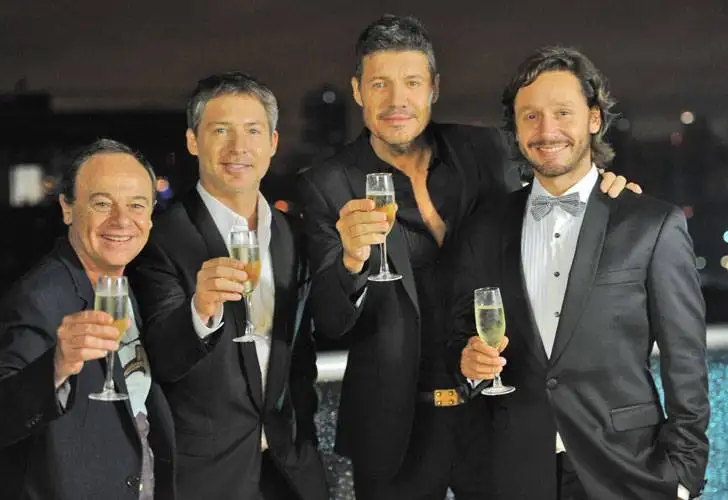 Vuelve con show, políticos, baile y humor