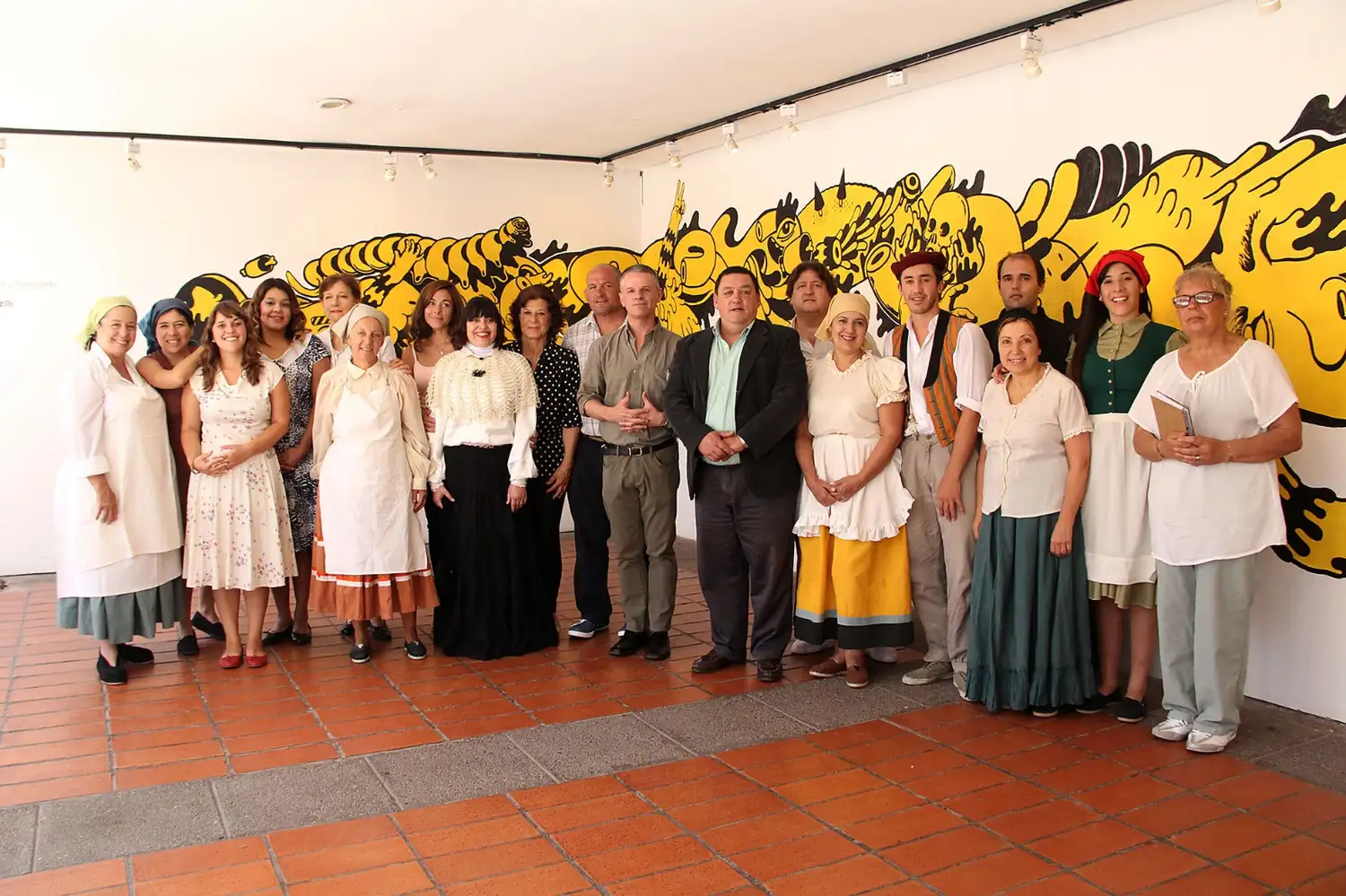 Estrenan una obra de teatro comunitario en el Centro Comercial del Puerto