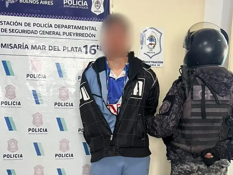 Por su parte, el efectivo policial también resultó herido y debió ser trasladado al Hospital Privado de Comunidad (HPC).