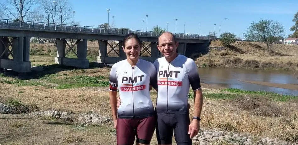 Los bikers Cecilia Giorda y Juan Manuel Morandi.