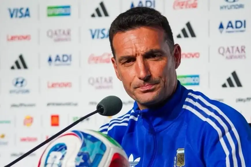 En conferencia de prensa, Lionel Scaloni se refirió al recambio generacional y destacó el monitoreo sobre las jóvenes promesas. Foto: REUTERS / Agustin Marcarian.