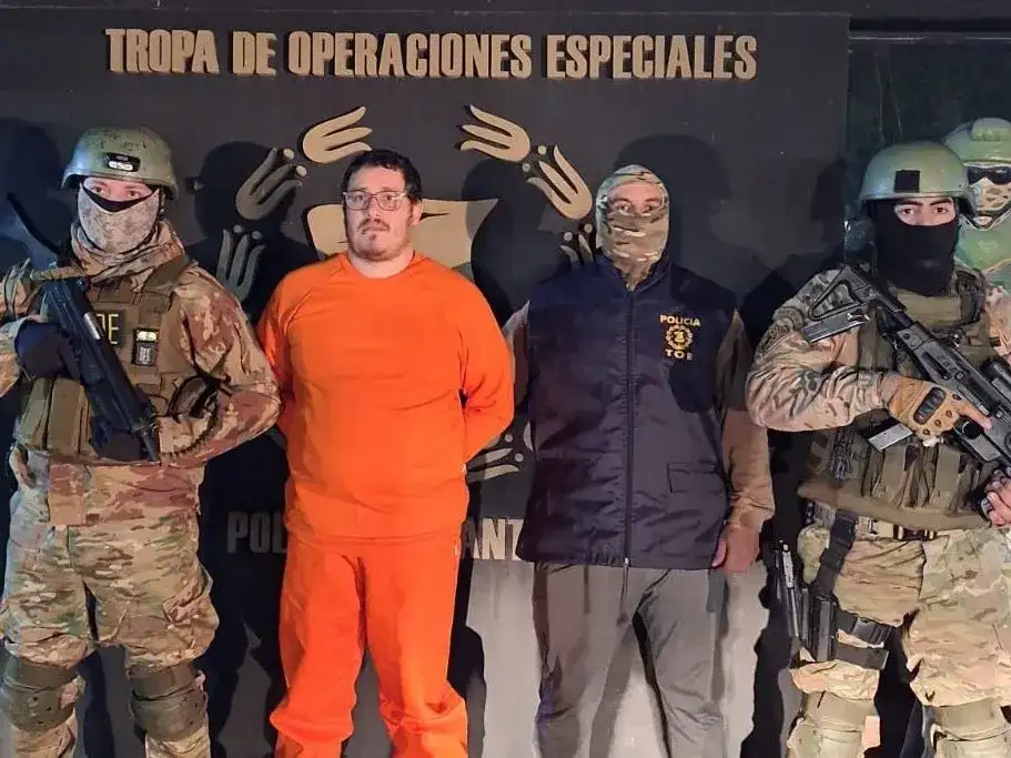 Vázquez quedó detenido a la espera de ser llevado a audiencia imputativa por los delitos que se le atribuyen.