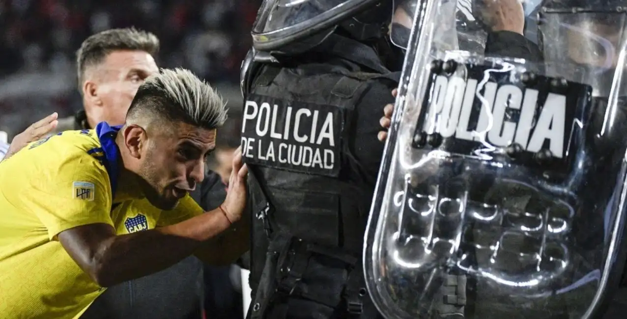 Hinchas de River atacaron a jugadores de Boca tras el partido