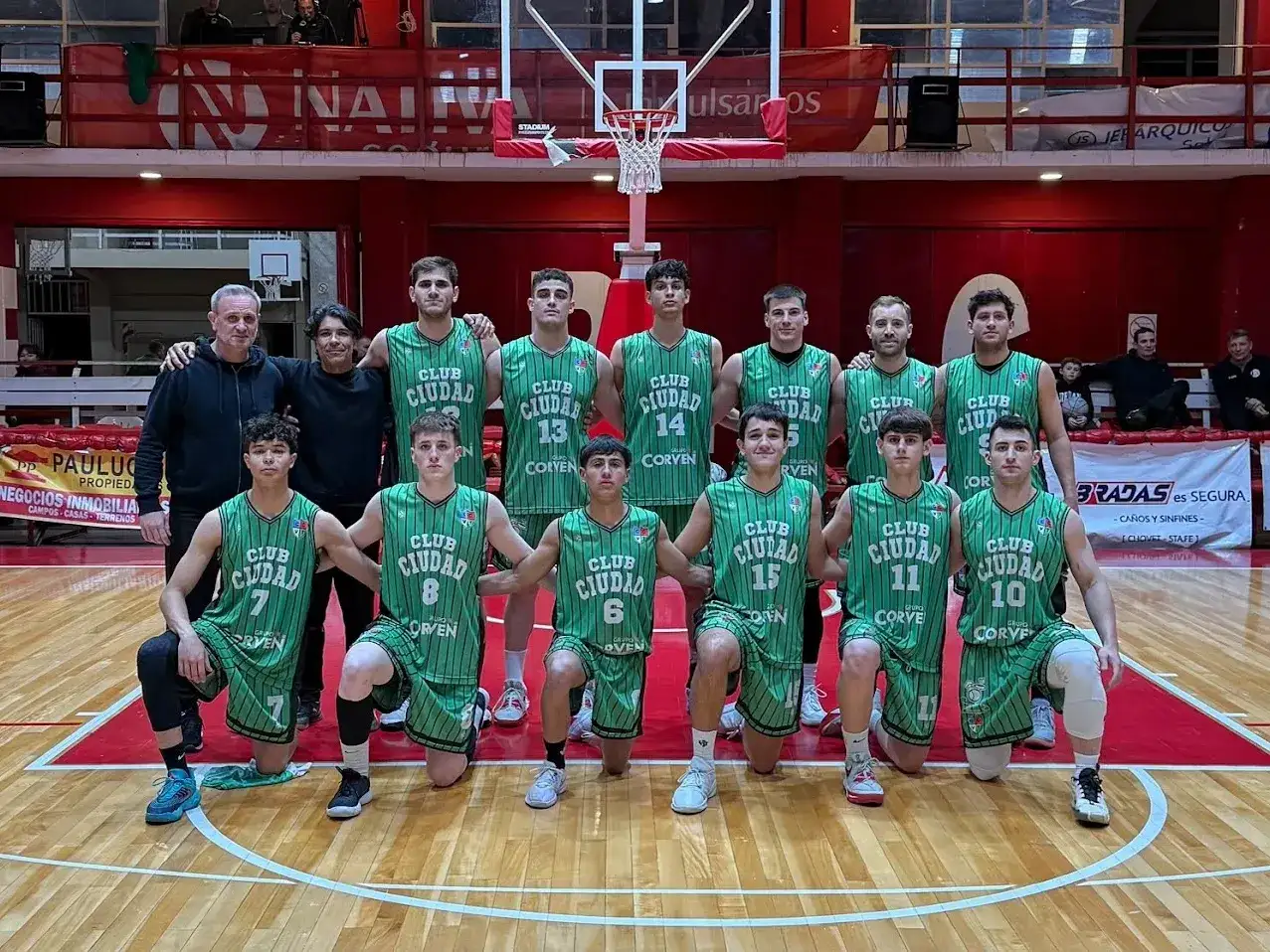 Plantel primera división masculina del Club Ciudad en la Caldera Roja de Firmat / PH Prensa Club Ciudad