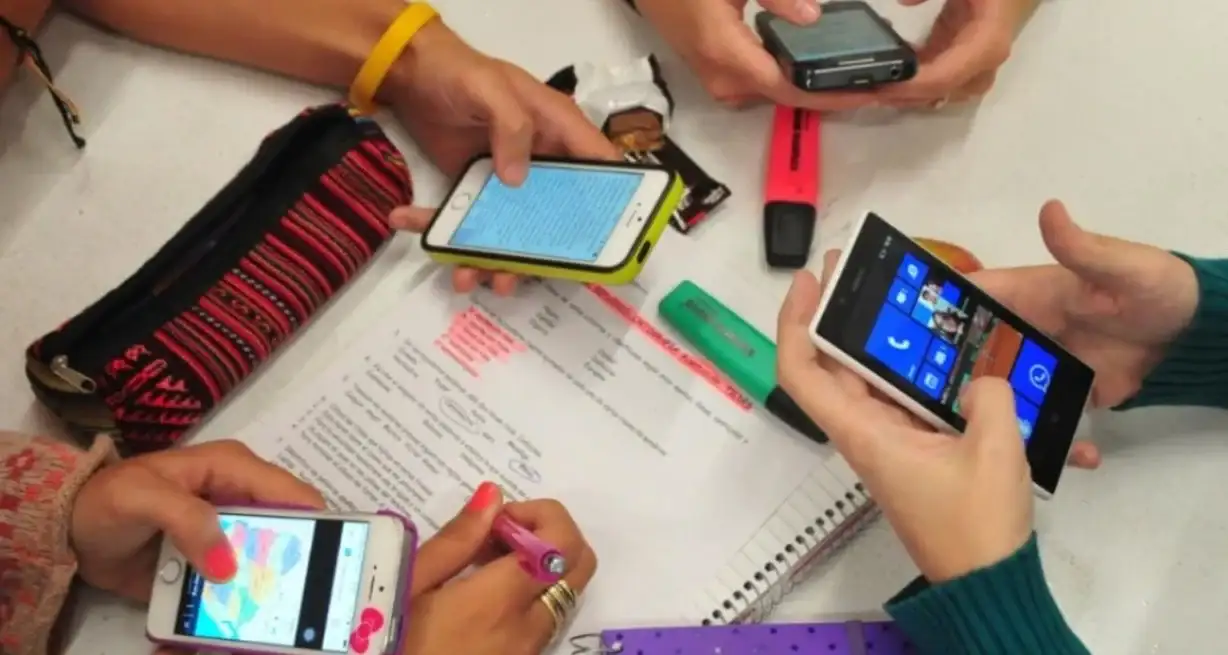 Los obispos señalaron que la falta de regulaciones ha provocado que, en la práctica, cada teléfono celular inteligente pueda ser usado como un "casino", incluso por niños y adolescentes.