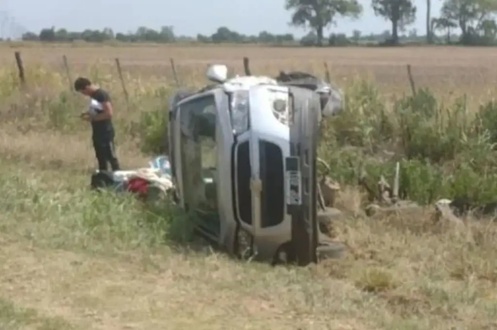 Dos autos chocaron y volcaron el a RN 11: nueve personas salvaron sus vidas de milagro