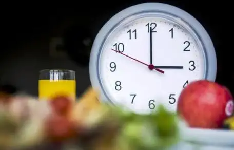 Las dietas pueden fracasar si se almuerza más allá de las tres