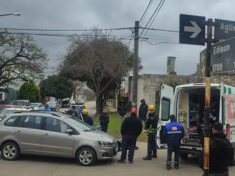 Servicios de emergencias atendieron a los motociclistas.