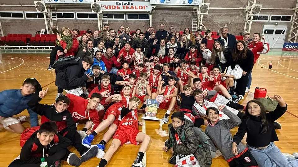 Los pibes del "Santo" gritaron campeones en Morteros.