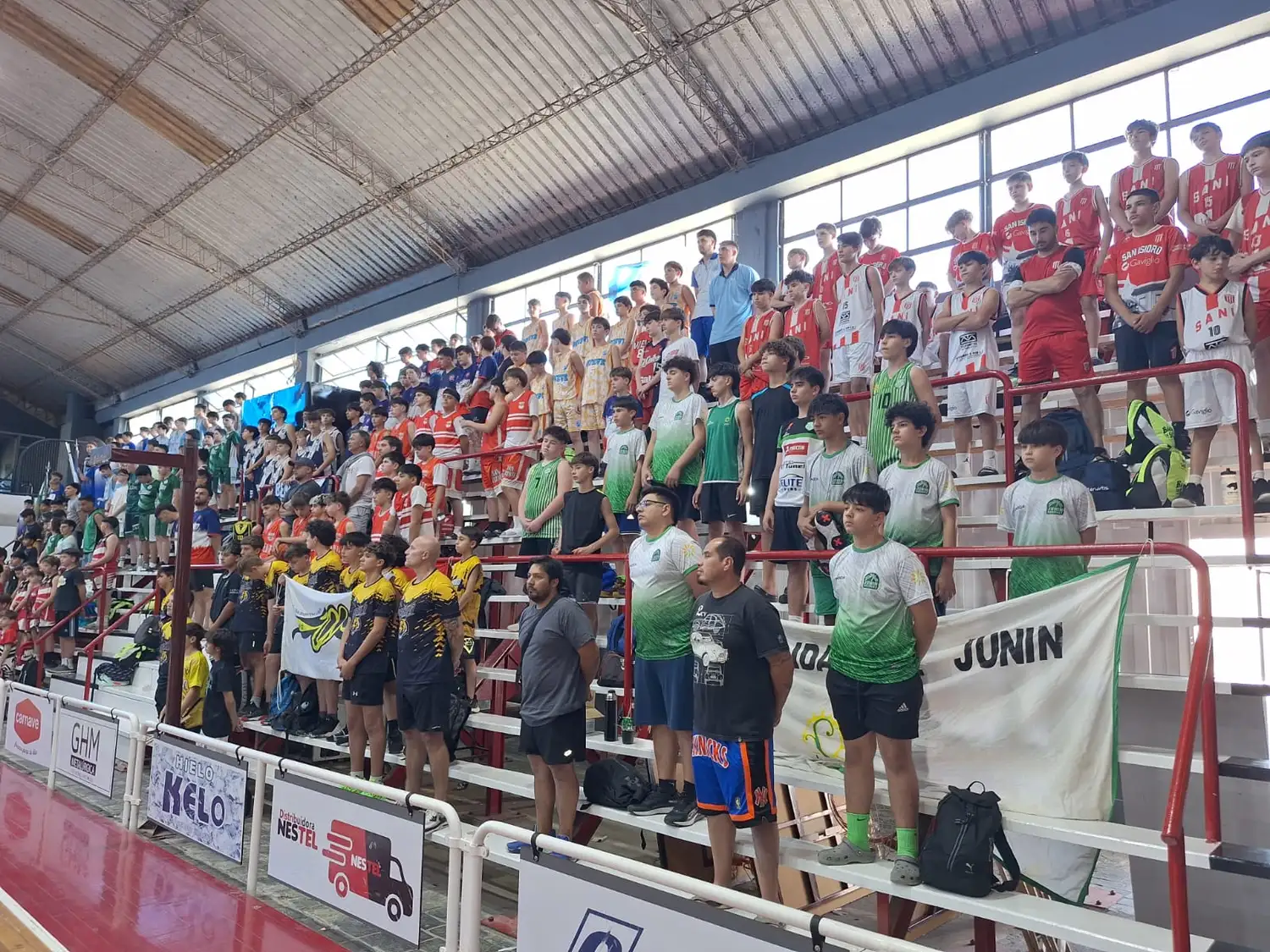 Las delegaciones presentes en el estadio “Luis Ferreyra”.
