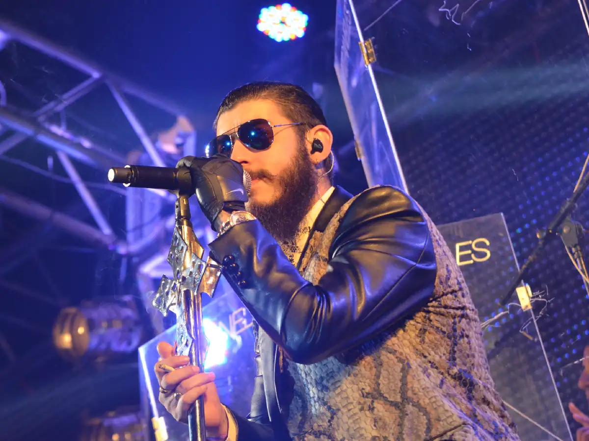 Ulises Bueno anunció el primer baile con burbuja