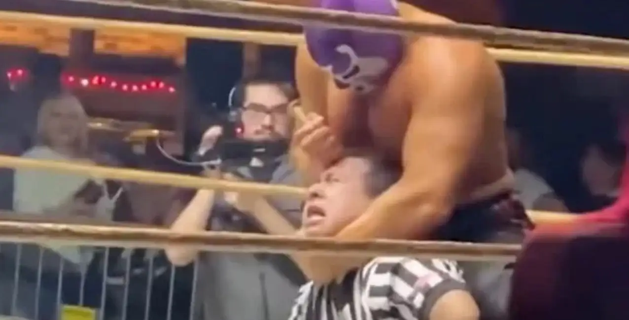 EEUU: en plena pelea, un luchador apuñaló en la cabeza al árbitro