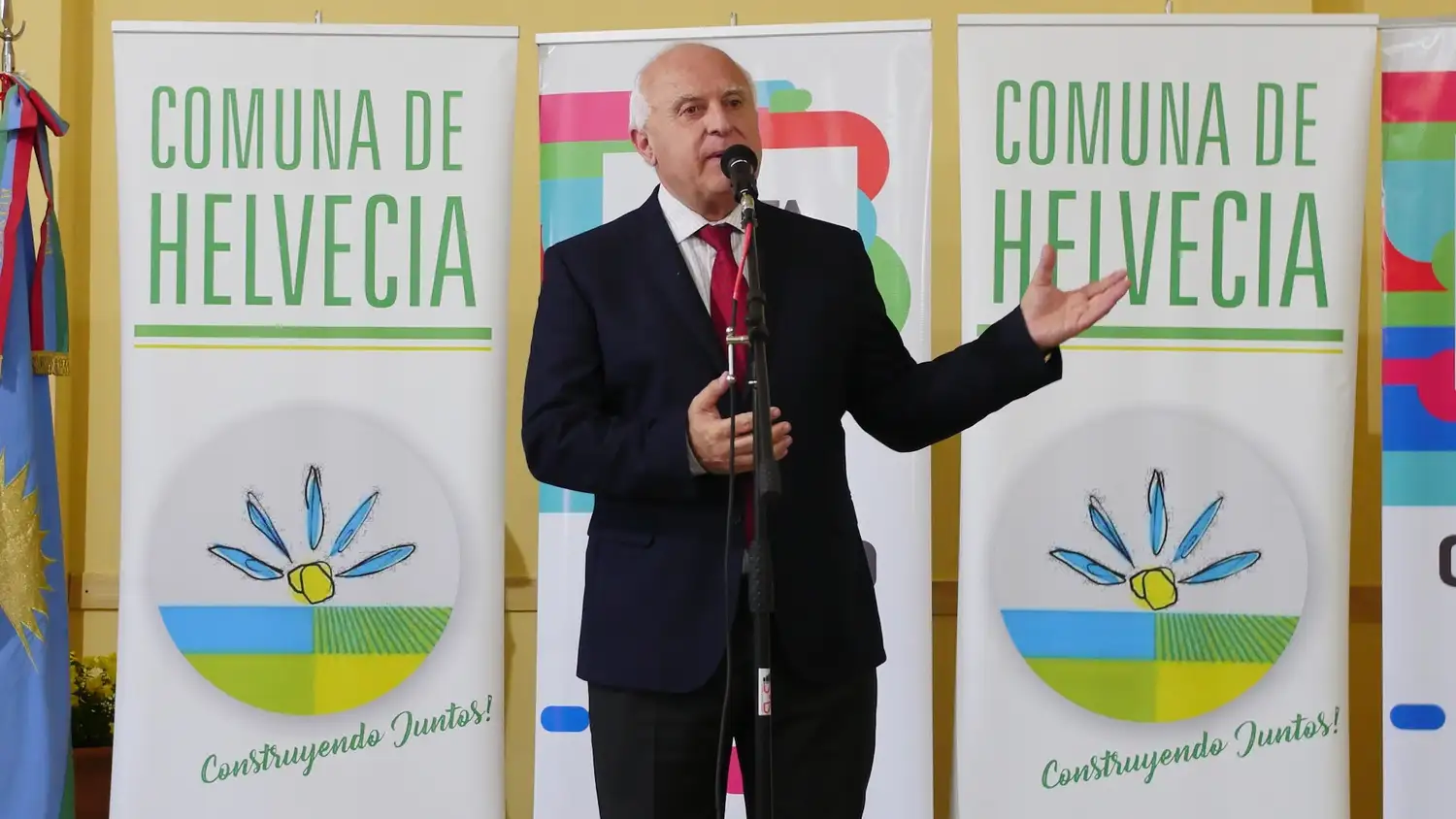 Lifschitz entregó 45 lotes y 31 escrituras en Helvecia