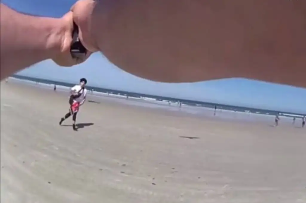 Joven armada en la playa