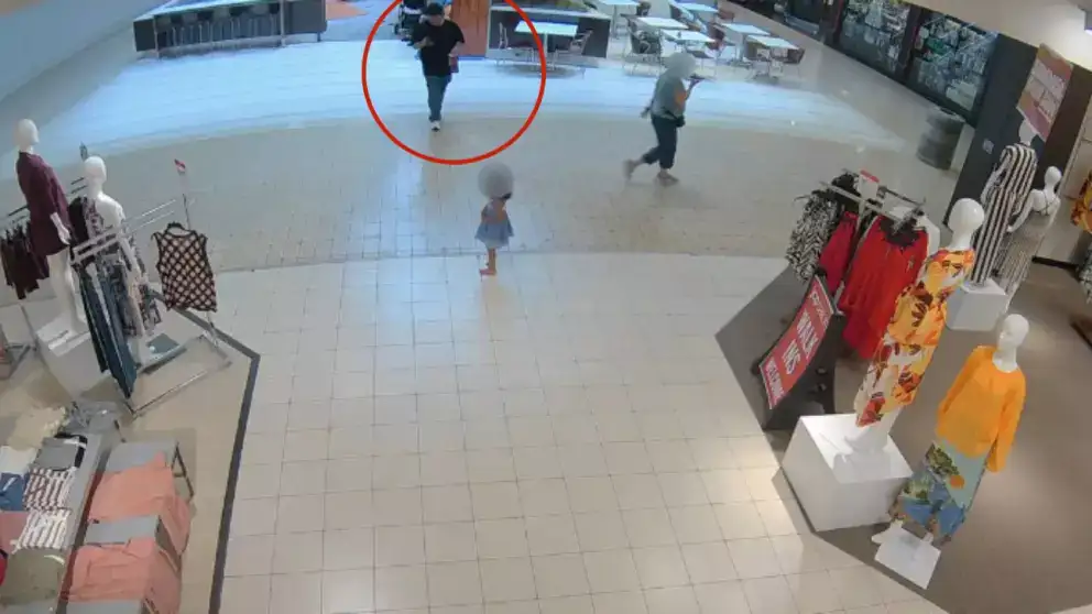 Captan intento de secuestro de una niña en centro comercial de Estados Unidos