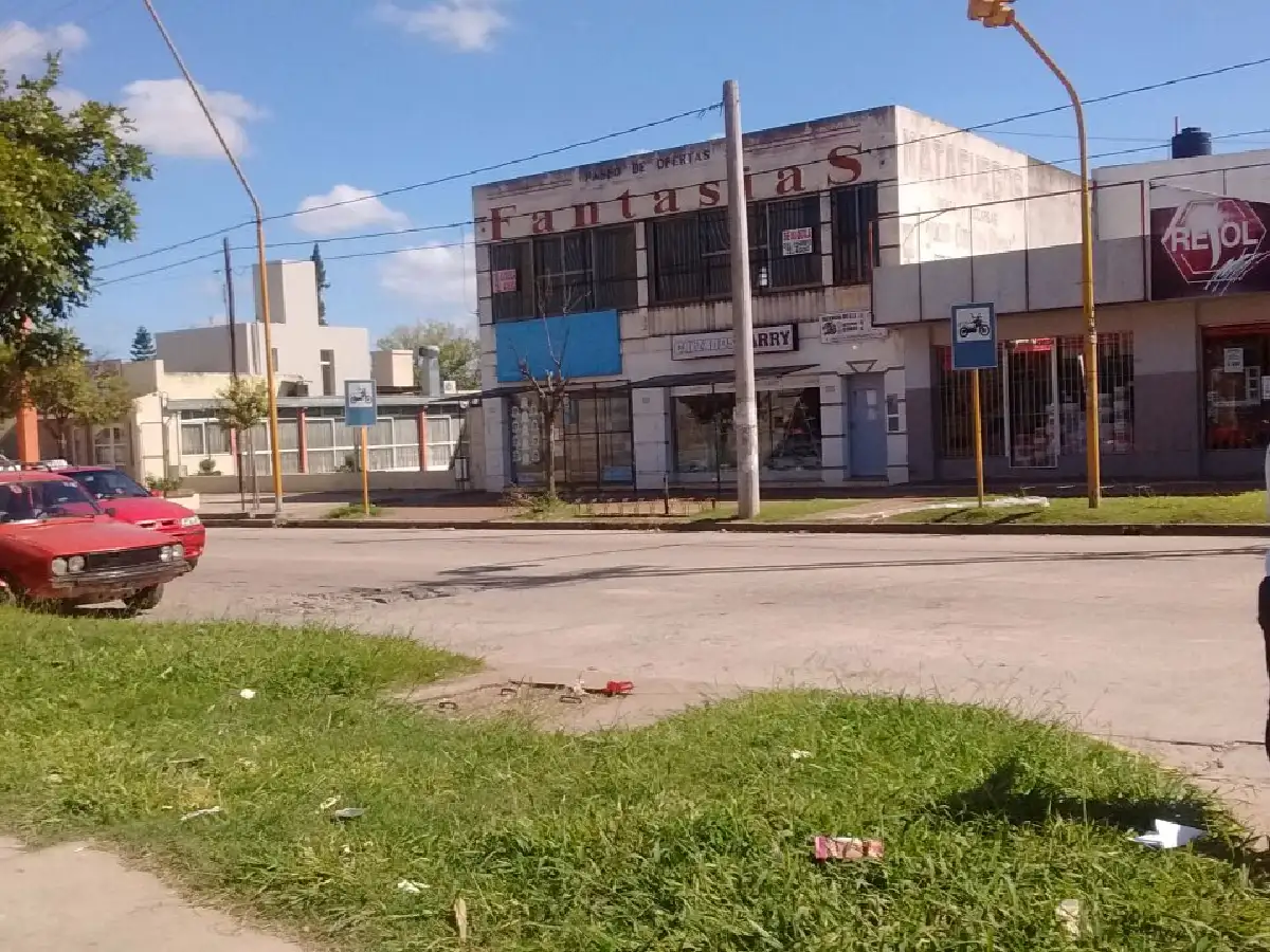 Auto se habría quedado sin frenos y chocó a motociclistas 