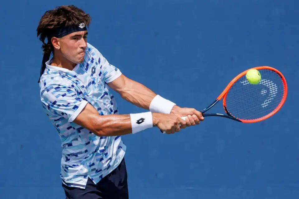 Comesaña ganó otro duro partido en Buenos Aires