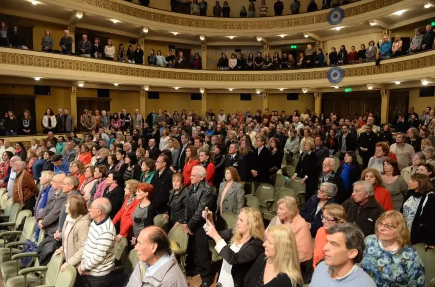Se realizó la velada de gala por el 25 de mayo en el Teatro Colón