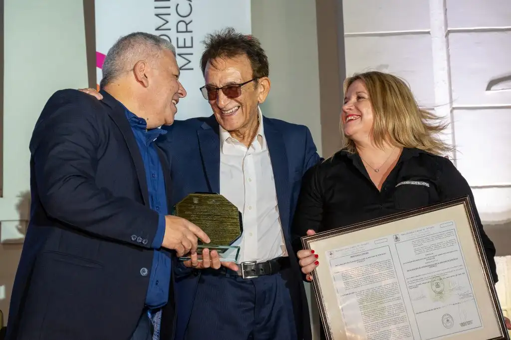 Reconocimiento al doctor Víctor Costilla