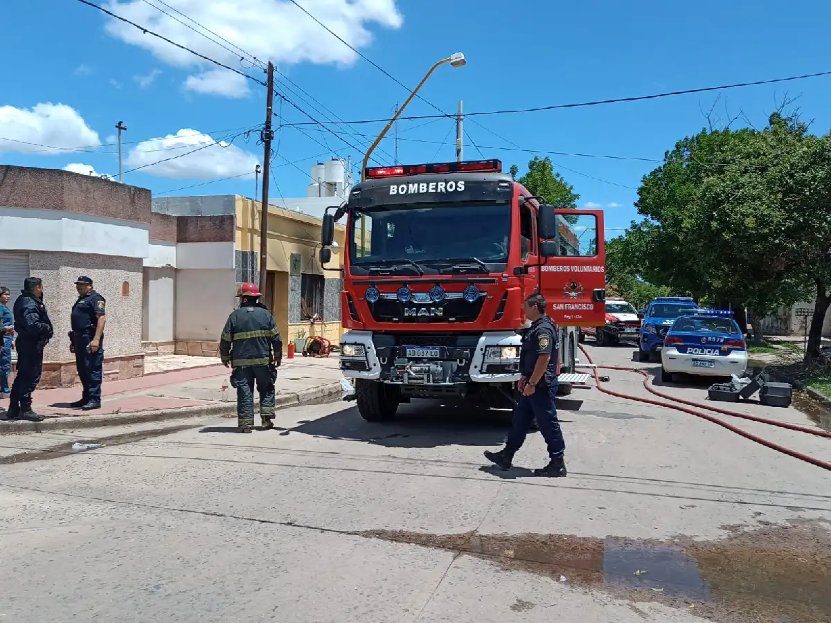 Por un incendio, evacuaron  un geriátrico de barrio Hospital 