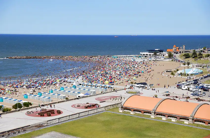 Mucho calor, pero con poco sol este domingo en Mar del Plata