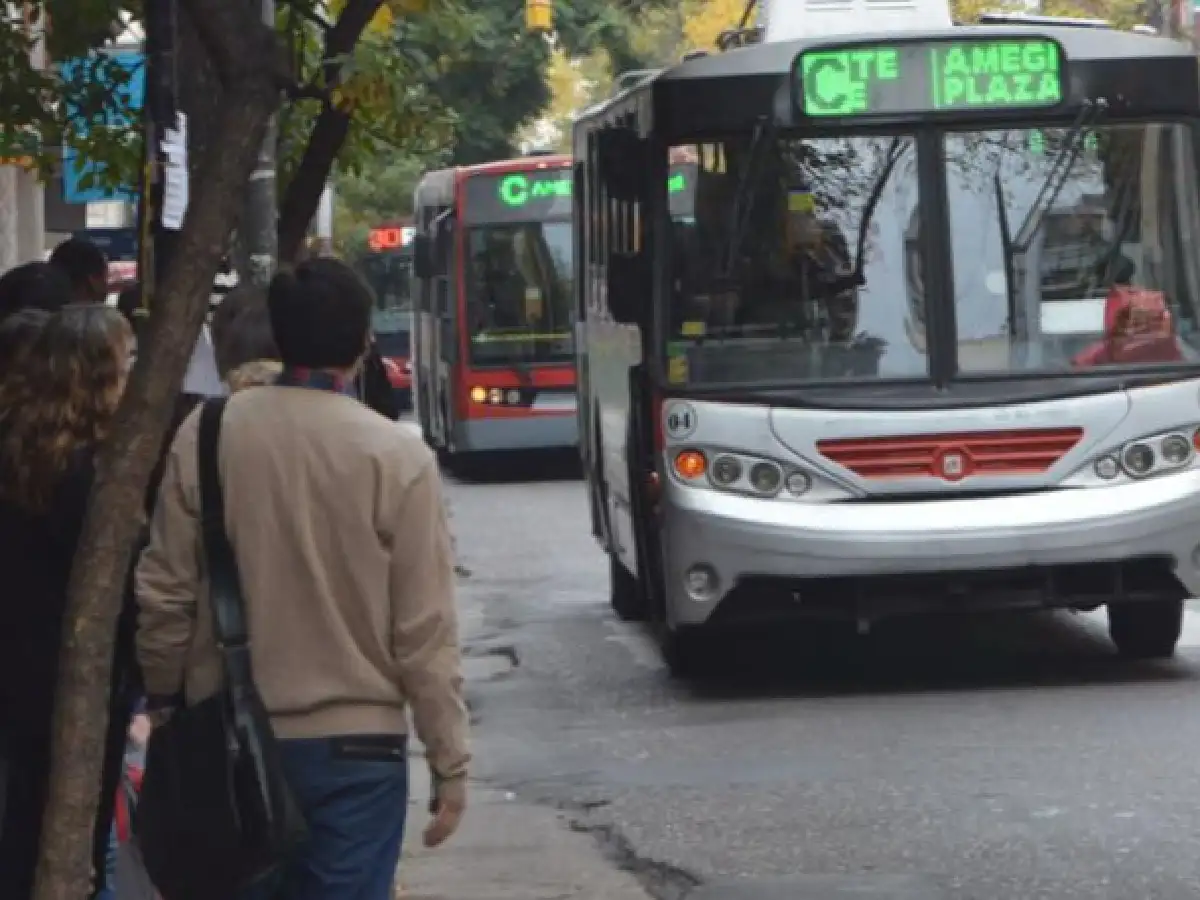 Los choferes de colectivo lanzaron un paro