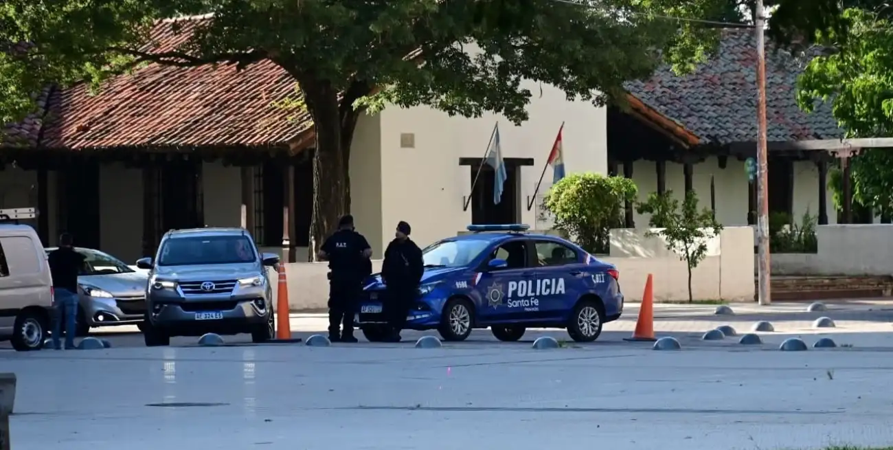 Un grupo de agentes activos y retirados se concentró en Plaza de Mayo