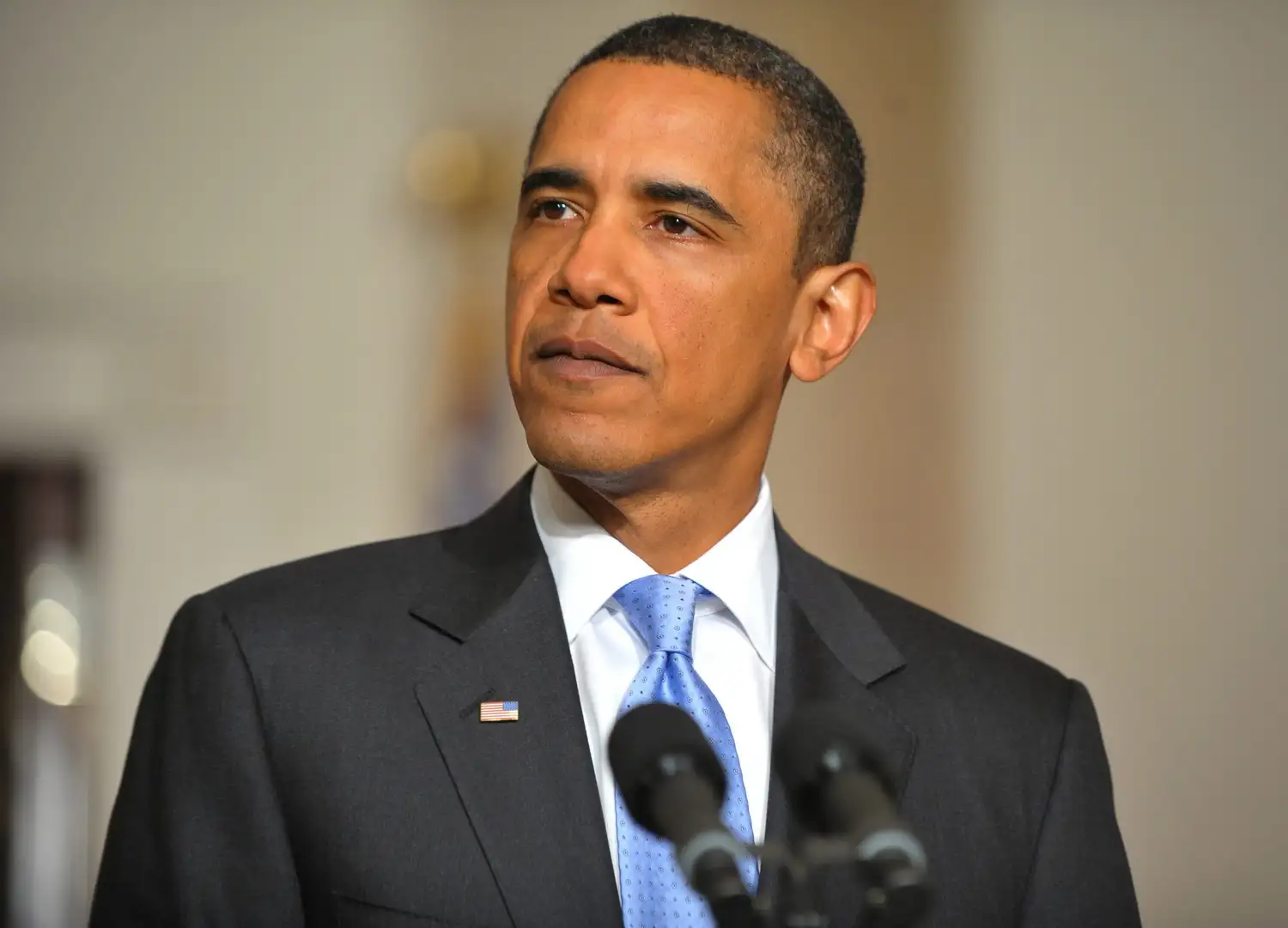 Obama expulsa a 35 espías rusos por hackeos en la campaña electoral