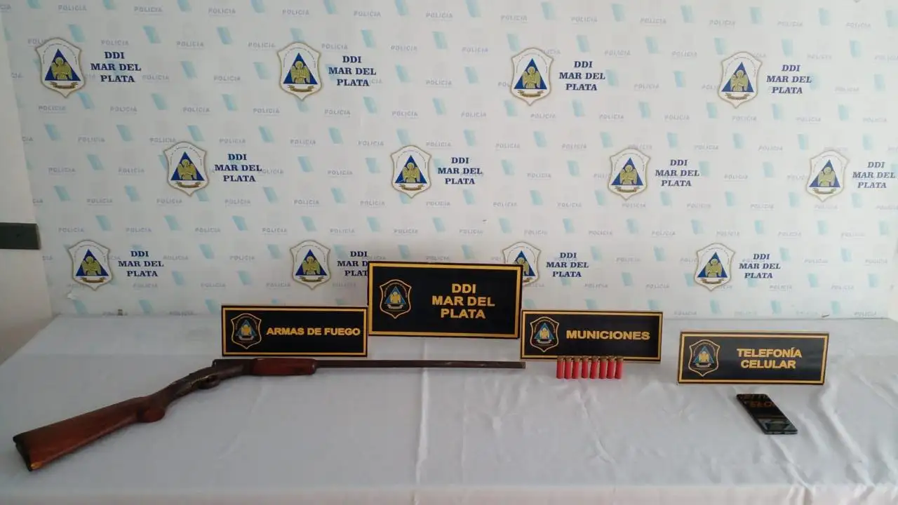 Algunos de los elementos secuestrados en el allanamiento en el barrio El Progreso.