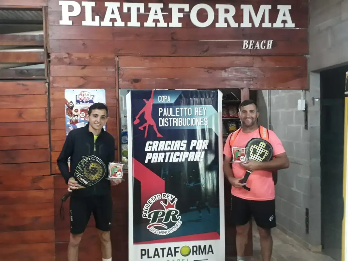 Juegan torneo en Plataforma Pádel