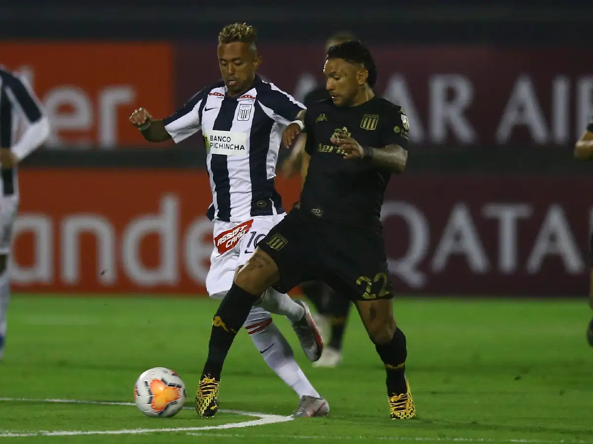 Racing ganó en Perú y quedó a un paso de los octavos