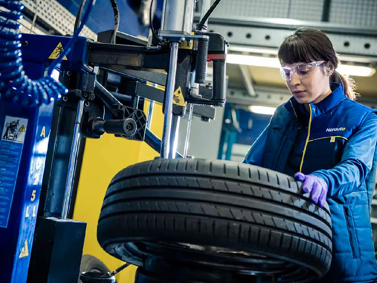 Capacitan a mujeres en la industria  del neumático: afirman que su presencia “mejora la productividad” 