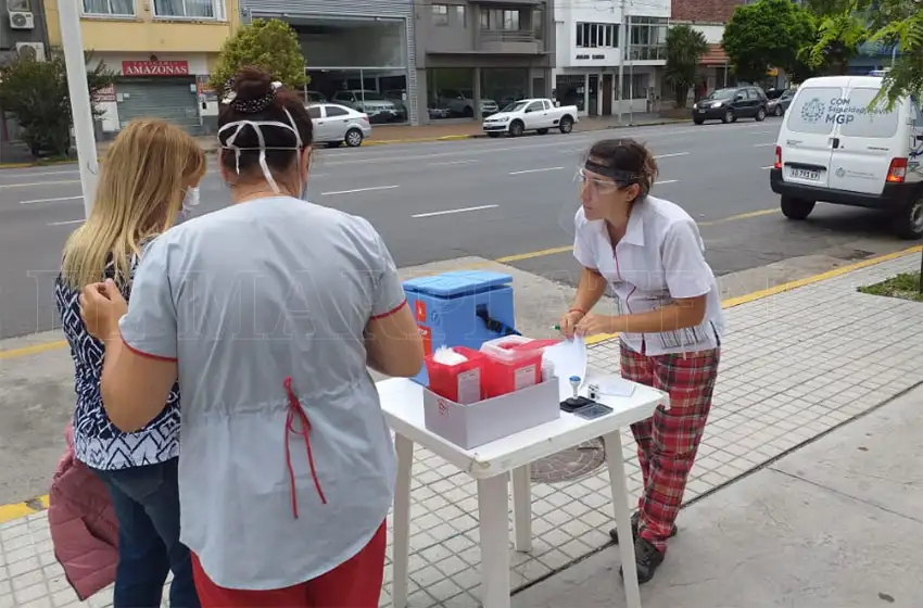 Vacunan en el fin de semana largo en el Centro N° 1 a embarazadas y bebés