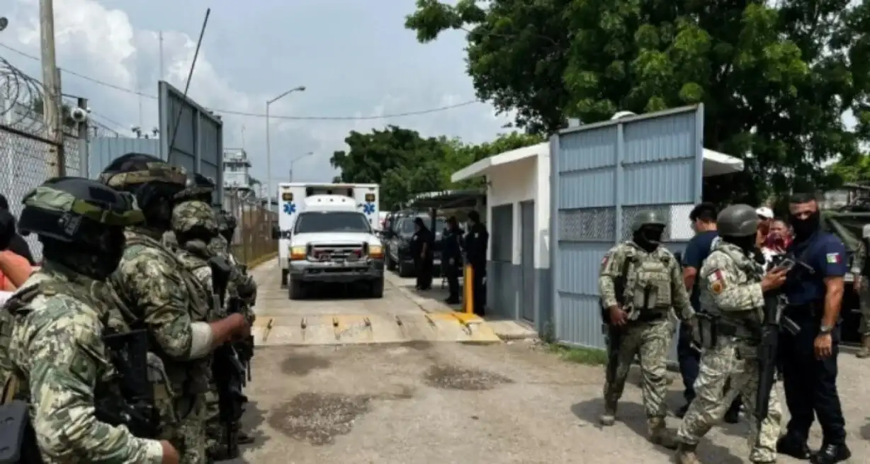 Se escucharon disparos dentro de la prisión, y posteriormente se restringió el acceso de autoridades al recinto.