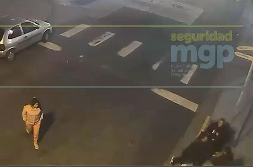 Pasajeros de un colectivo detuvieron a un ladrón que escapaba con una cartera