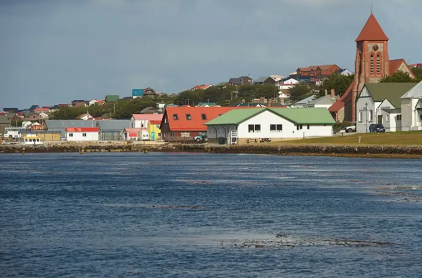 El Gobierno cuestionó al Reino Unido por otorgar el rango de ciudad a Puerto Argentino