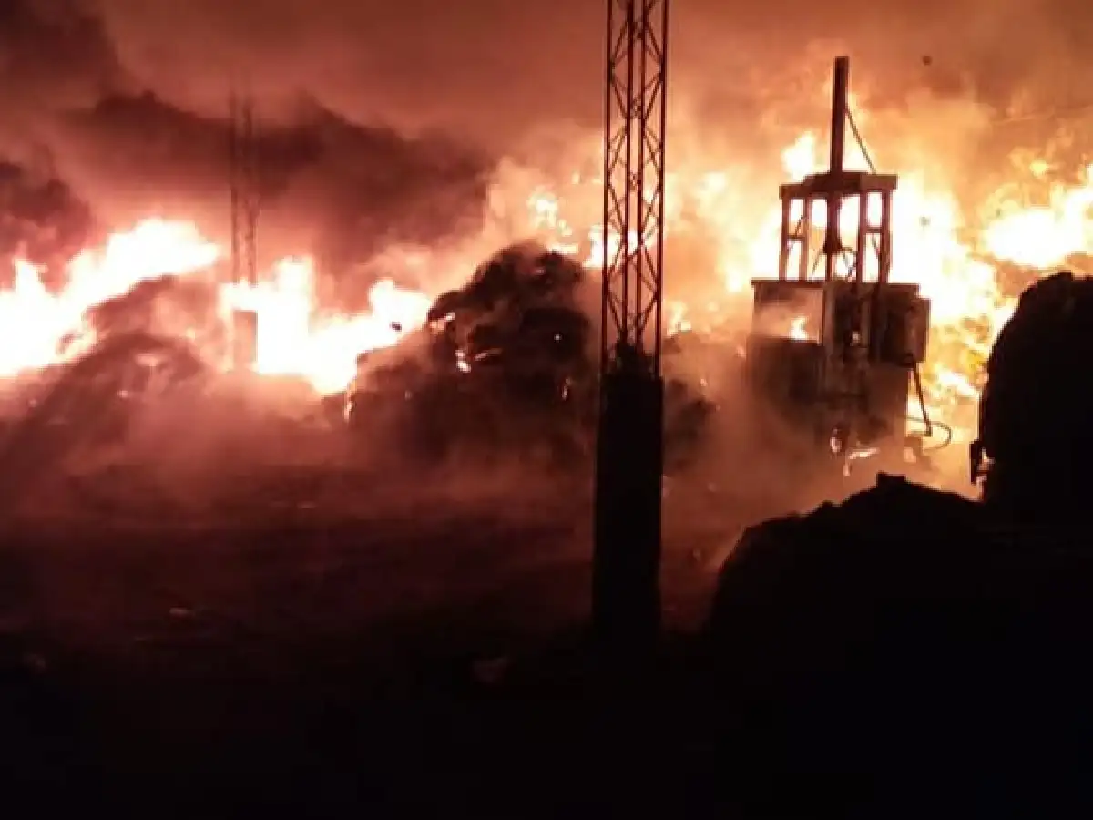 Freyre: incendio en un depósito de plásticos reciclables