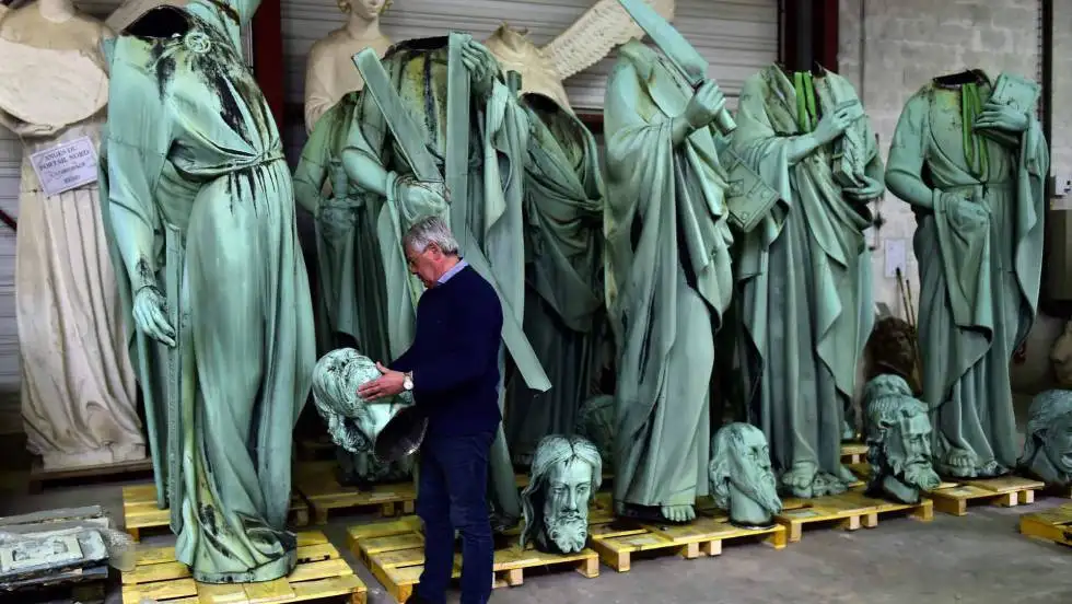 Notre Dame: salvaron varias piezas de valor gracias a una cadena humana