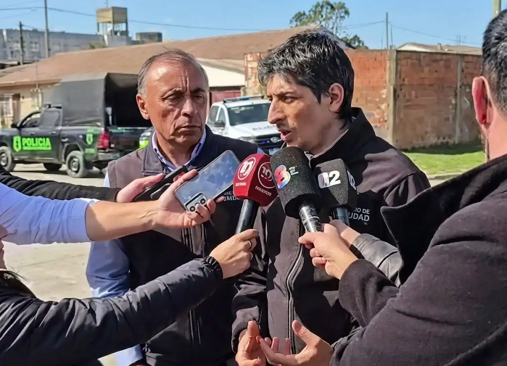 Eduardo Aparicio y Andrés Escudero brindaron una conferencia donde repasaron lo actuado por las Fuerzas de Seguridad en el barrio Libertad.