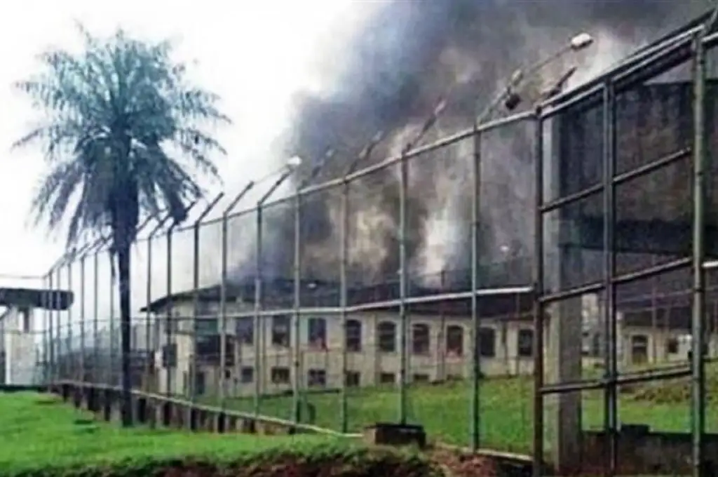 Tres presos muertos y más de 40 heridos tras un incendio en una cárcel de Brasil