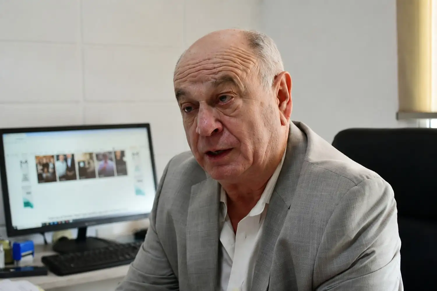 La Nación debería “poner el pie en el embrague y no manejar con caja automática” frente a la crisis económica, sostuvo Sola.
